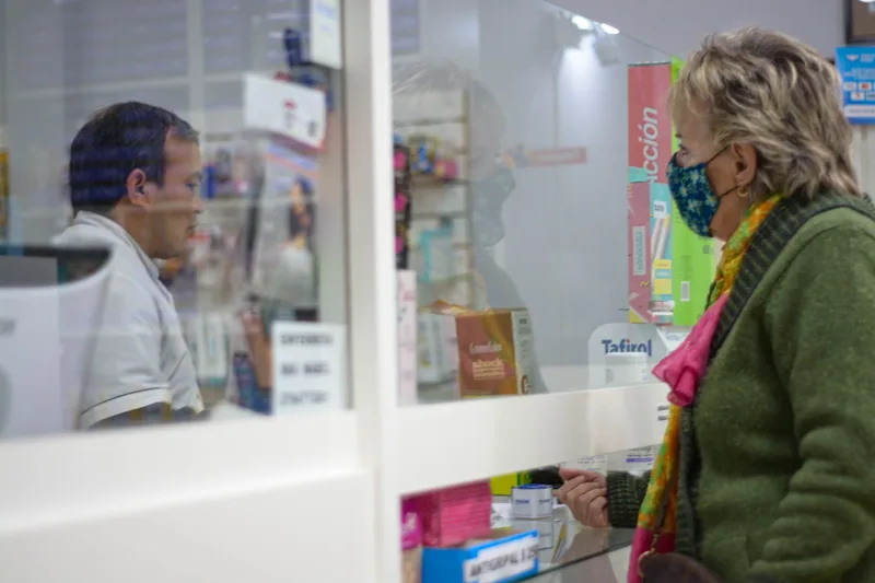 Immagine illustrativa di un colloquio al banco di una farmacia
